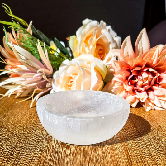 Unleash the power of pure tranquility with our small selenite bowl, expertly crafted to enrich your spiritual and healing practices.